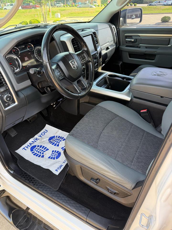 RAM 1500 Big Horn Crew Cab 4WD 2016