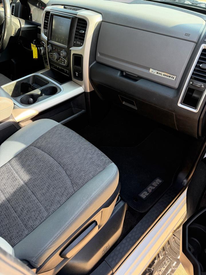 RAM 1500 Big Horn Crew Cab 4WD 2016