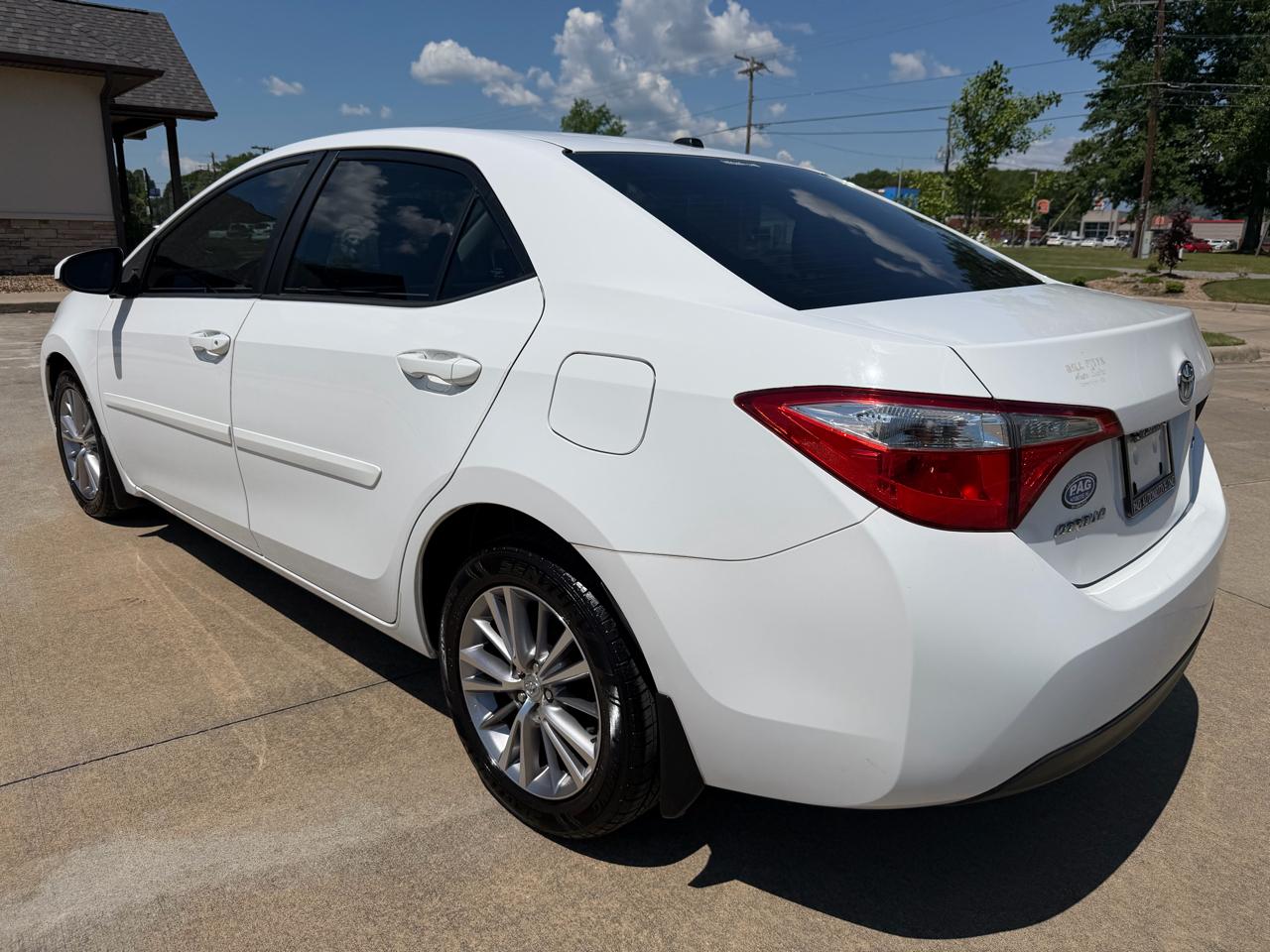 Toyota Corolla LE Premium 4D Sedan 2014