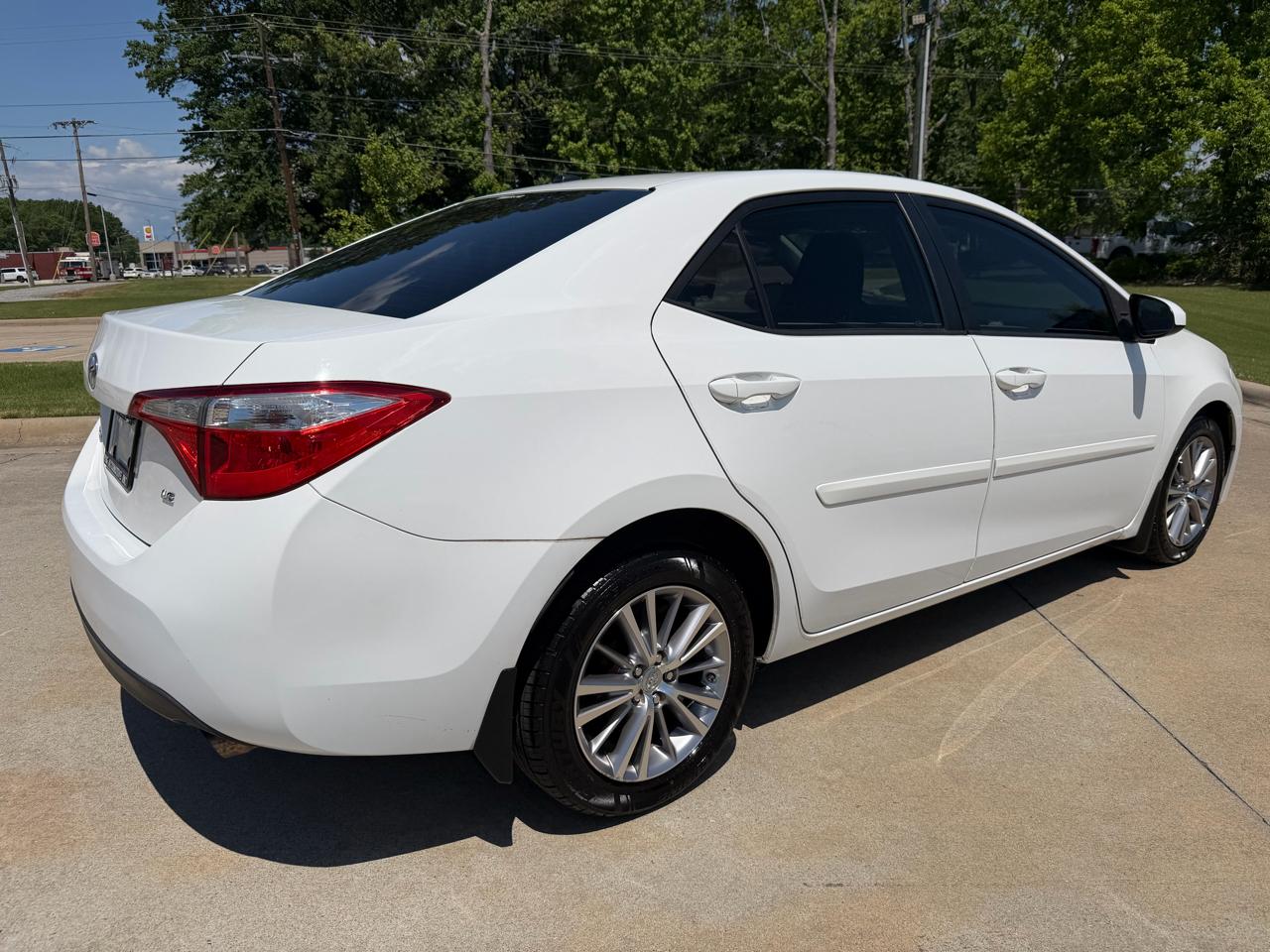 Toyota Corolla LE Premium 4D Sedan 2014