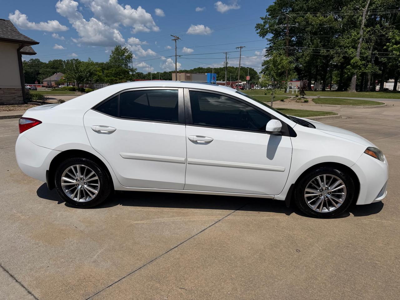Toyota Corolla LE Premium 4D Sedan 2014