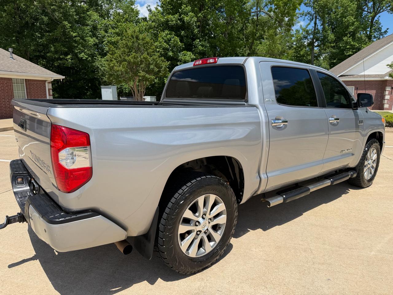 Toyota Tundra Limited CrewMax 4WD 2017