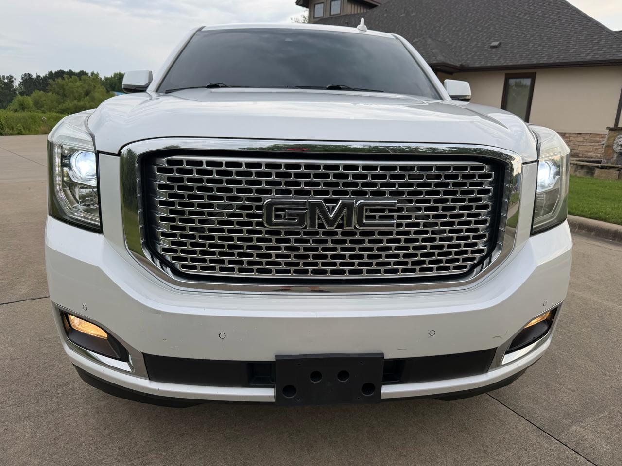GMC Yukon Denali 4D SUV 4WD 2016