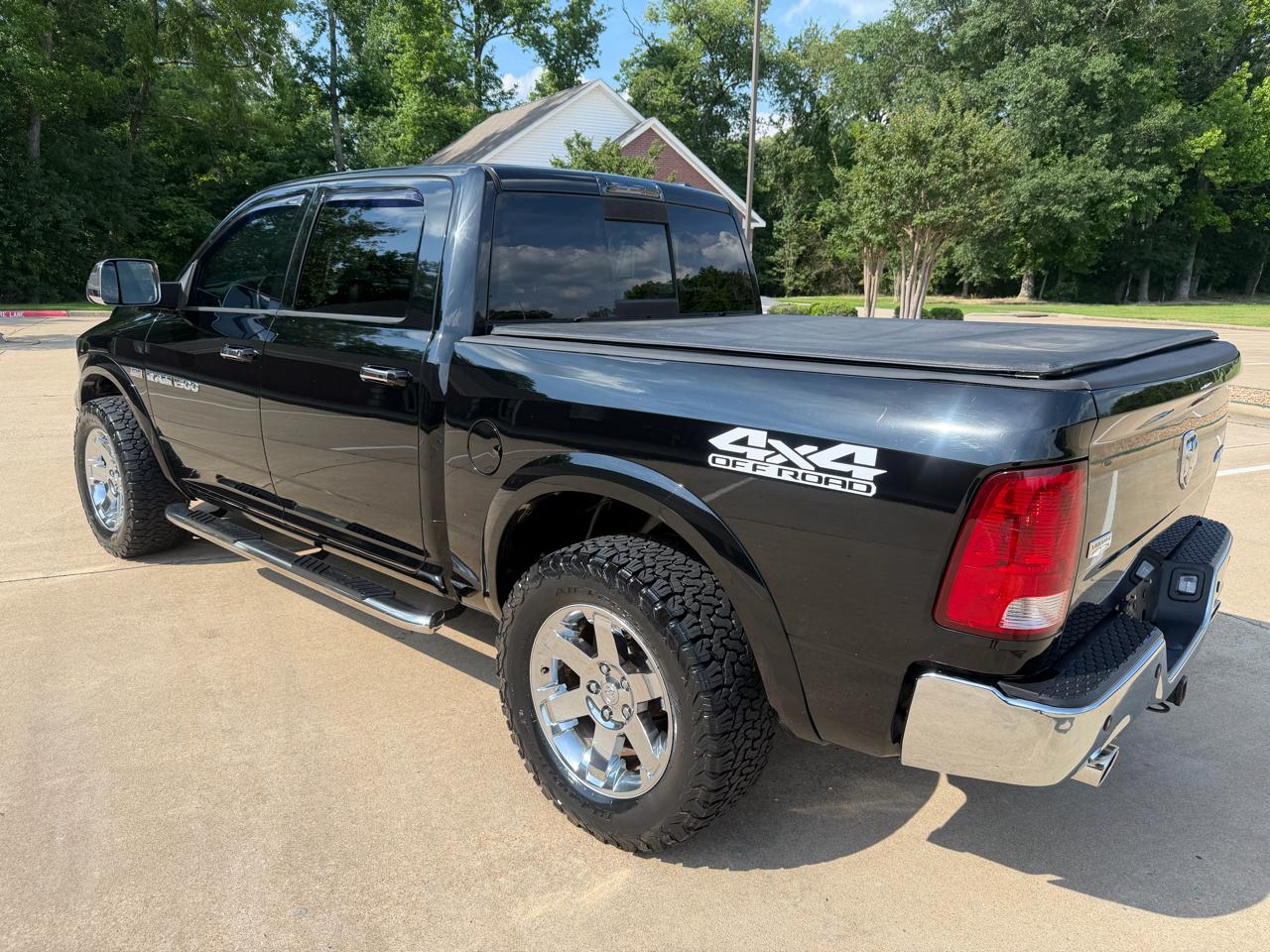 RAM 1500 Laramie Crew Cab 4WD 2012