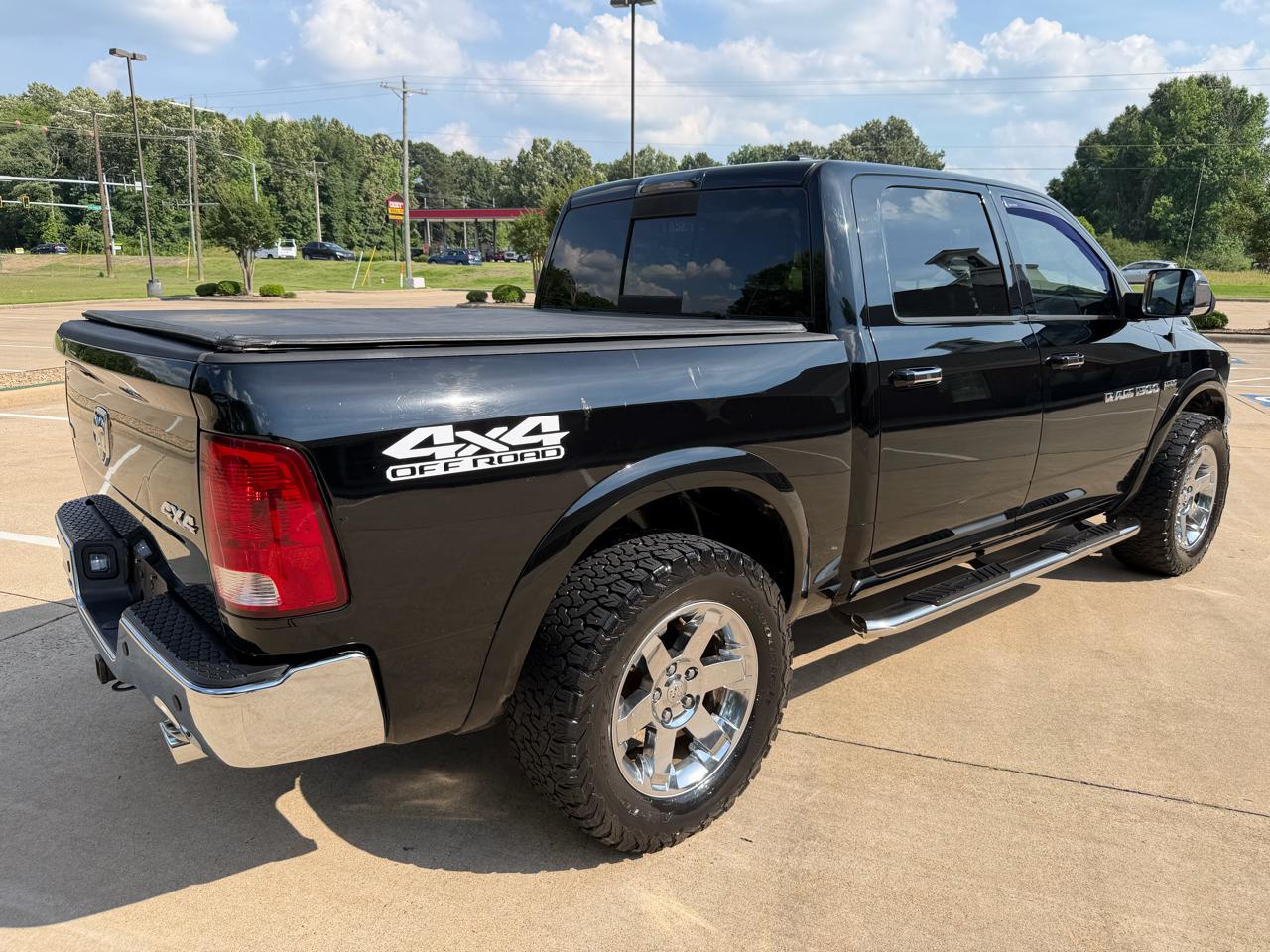 RAM 1500 Laramie Crew Cab 4WD 2012