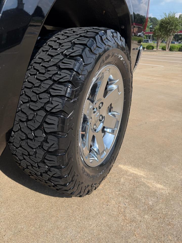 RAM 1500 Laramie Crew Cab 4WD 2012