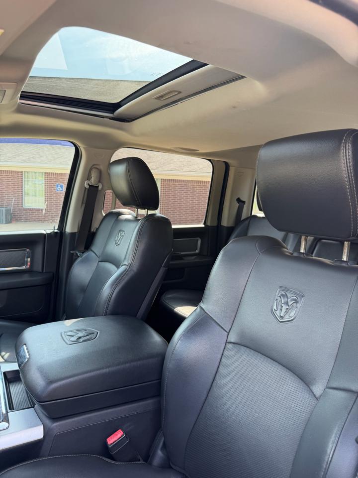 RAM 1500 Laramie Crew Cab 4WD 2012