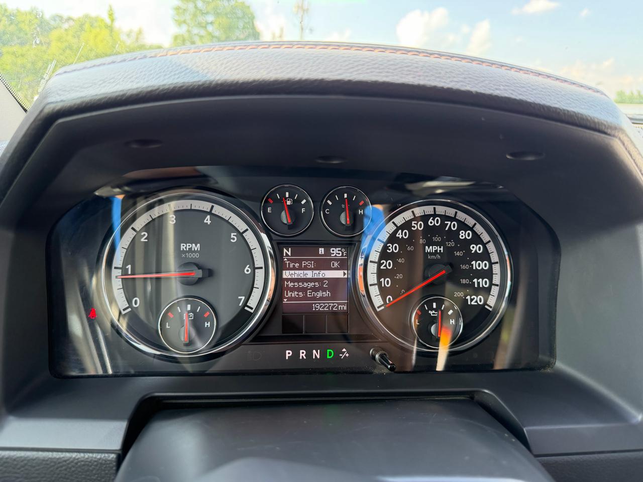 RAM 1500 Laramie Crew Cab 4WD 2012