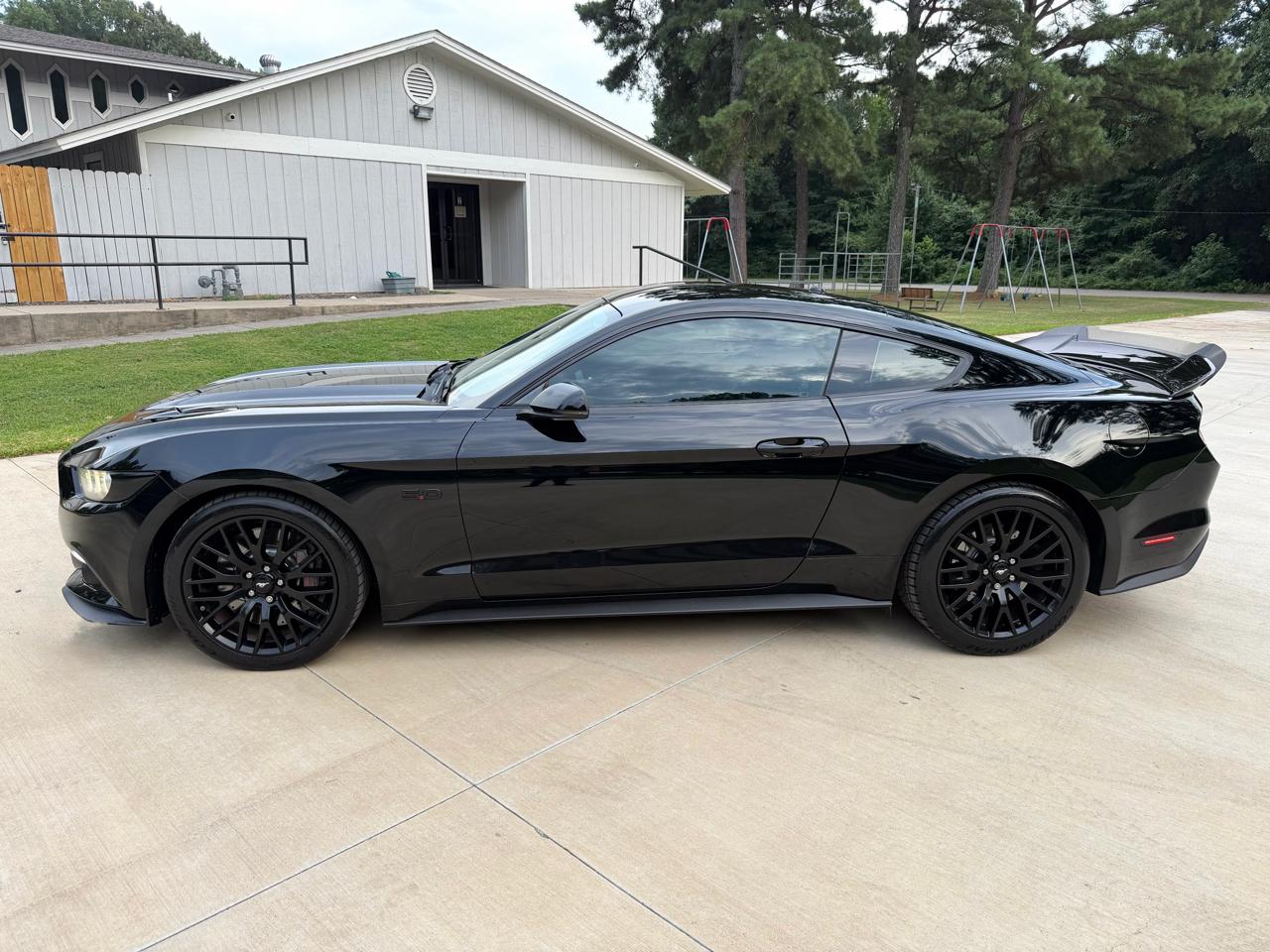 Ford Mustang GT Premium Coupe 2017