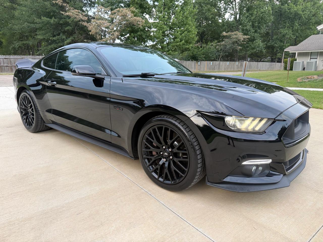 Ford Mustang GT Premium Coupe 2017