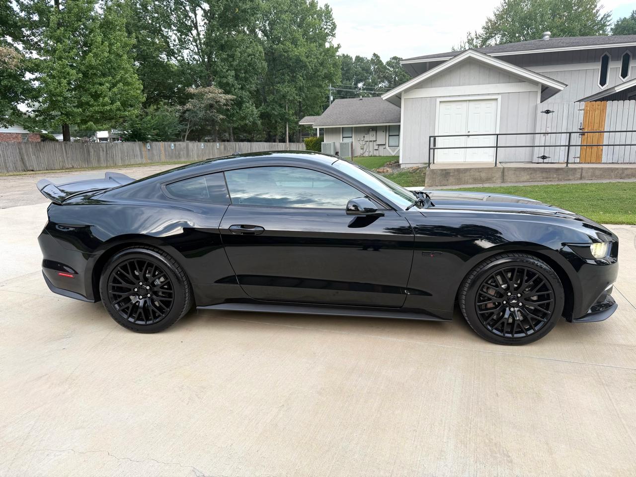 Ford Mustang GT Premium Coupe 2017