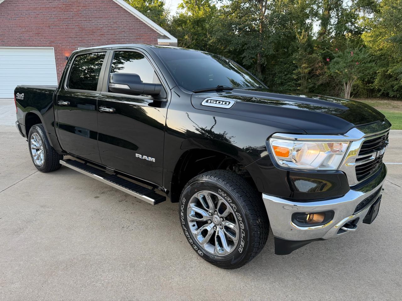 RAM 1500 Big Horn Crew Cab 4WD 2019