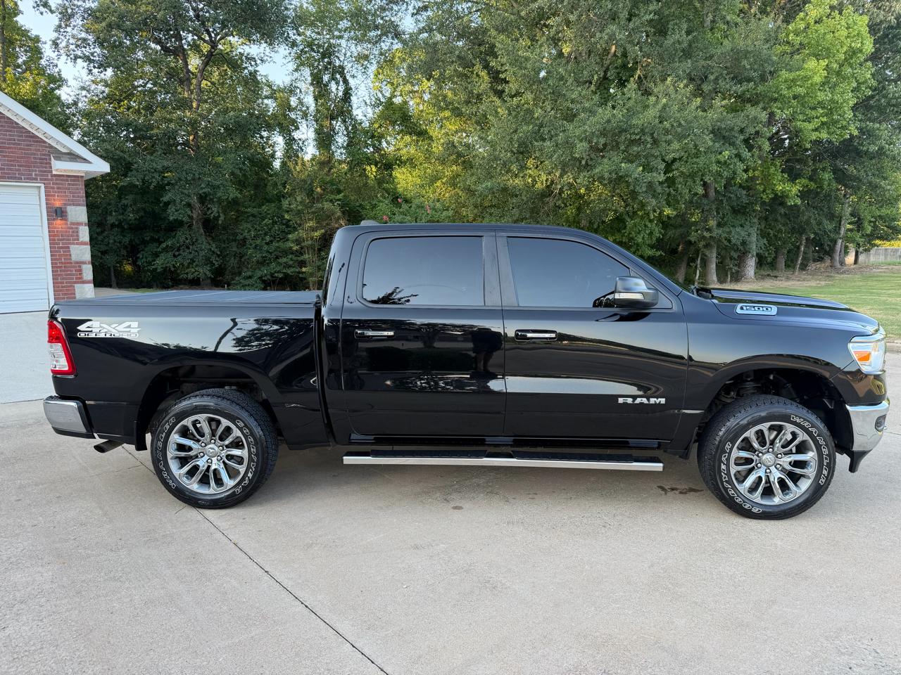 RAM 1500 Big Horn Crew Cab 4WD 2019