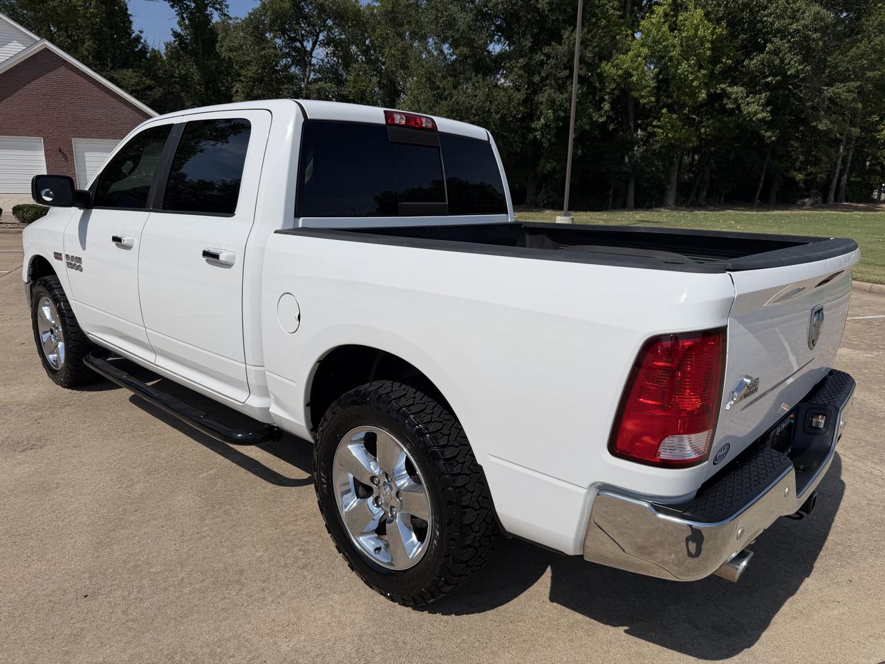 RAM 1500 SLT Crew Cab SWB 2WD 2016
