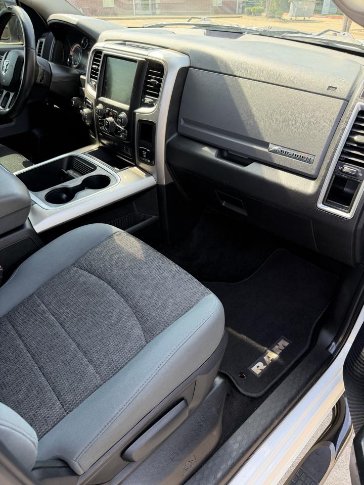 RAM 1500 SLT Crew Cab SWB 2WD 2016