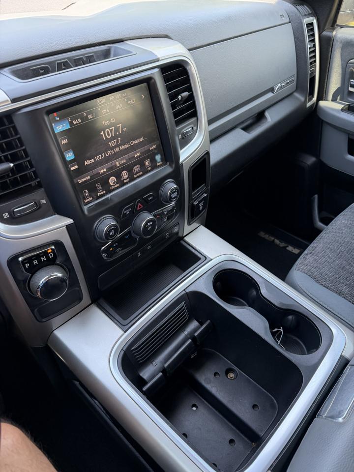 RAM 1500 SLT Crew Cab SWB 2WD 2016