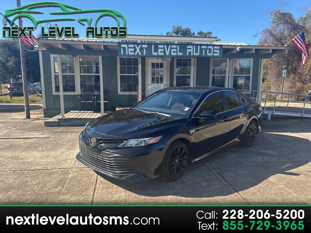 2019 Toyota Camry LE's photo