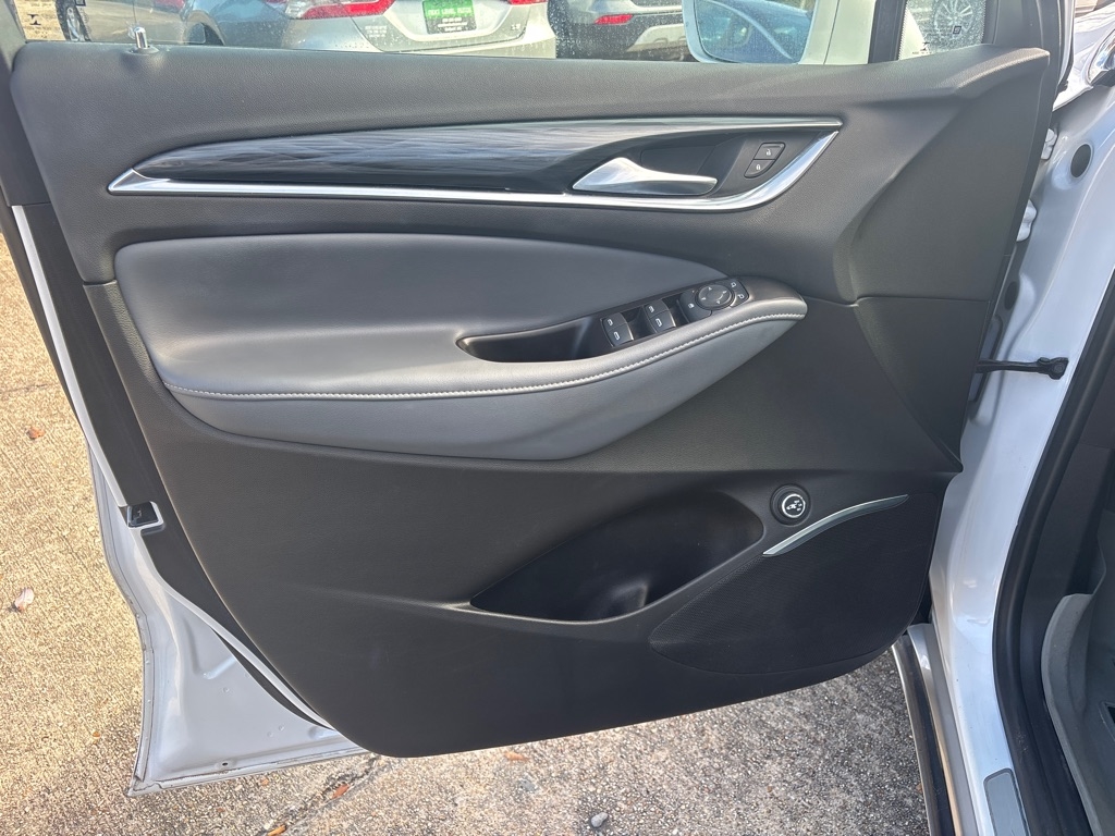 Buick Enclave Essence FWD 2018