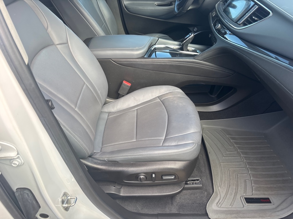 Buick Enclave Essence FWD 2018