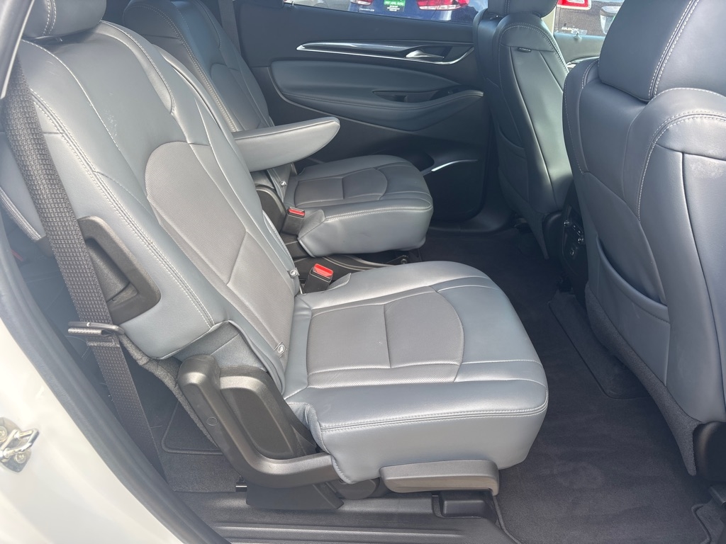 Buick Enclave Essence FWD 2018