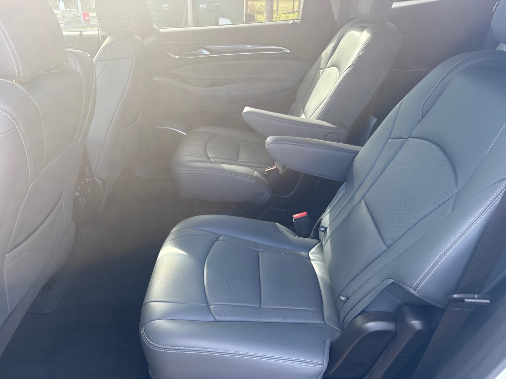 Buick Enclave Essence FWD 2018