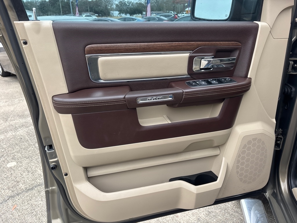 RAM 1500 Laramie Crew Cab SWB 2WD 2014