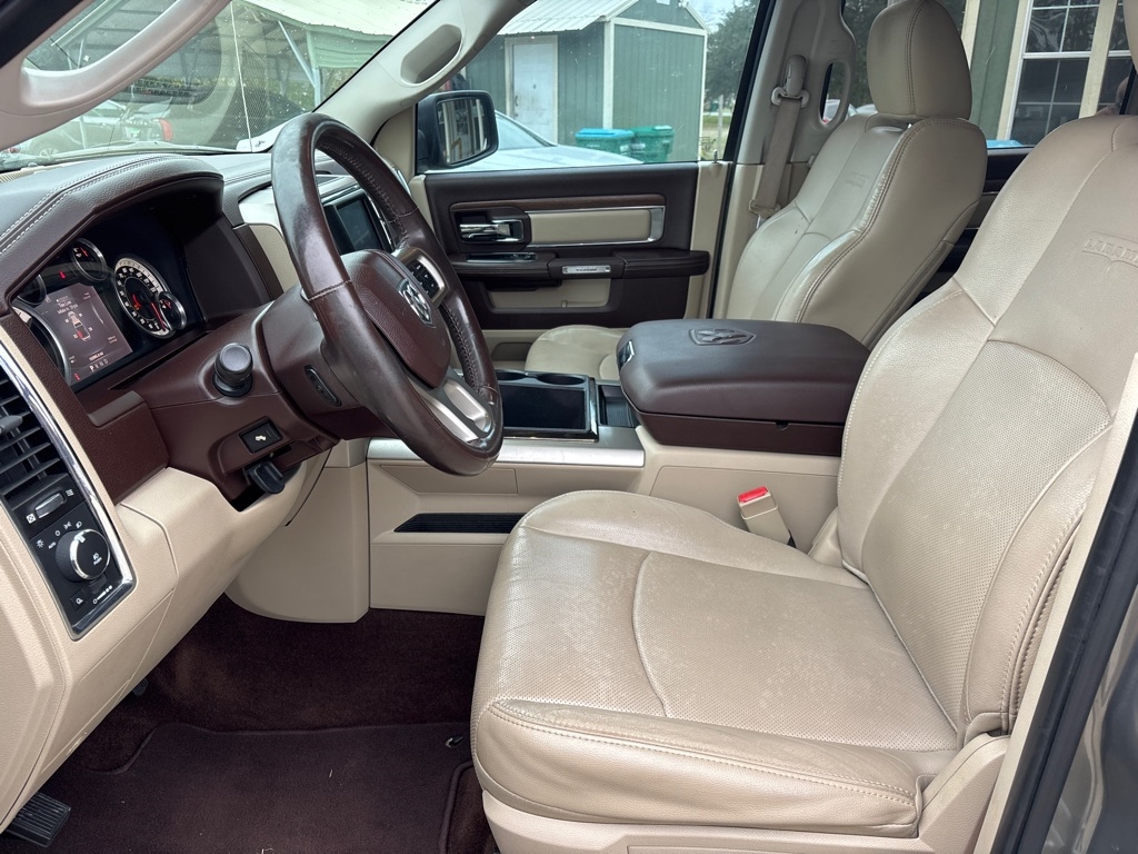 RAM 1500 Laramie Crew Cab SWB 2WD 2014