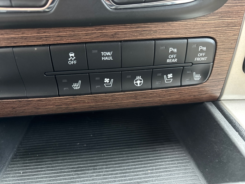 RAM 1500 Laramie Crew Cab SWB 2WD 2014