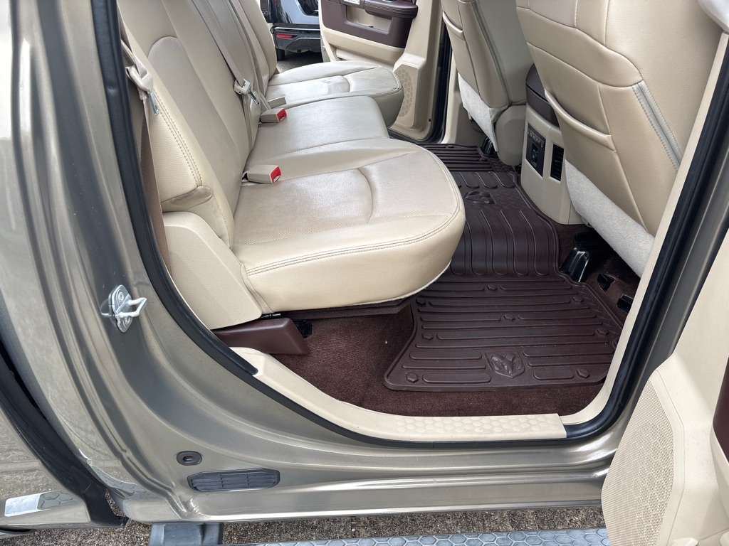 RAM 1500 Laramie Crew Cab SWB 2WD 2014