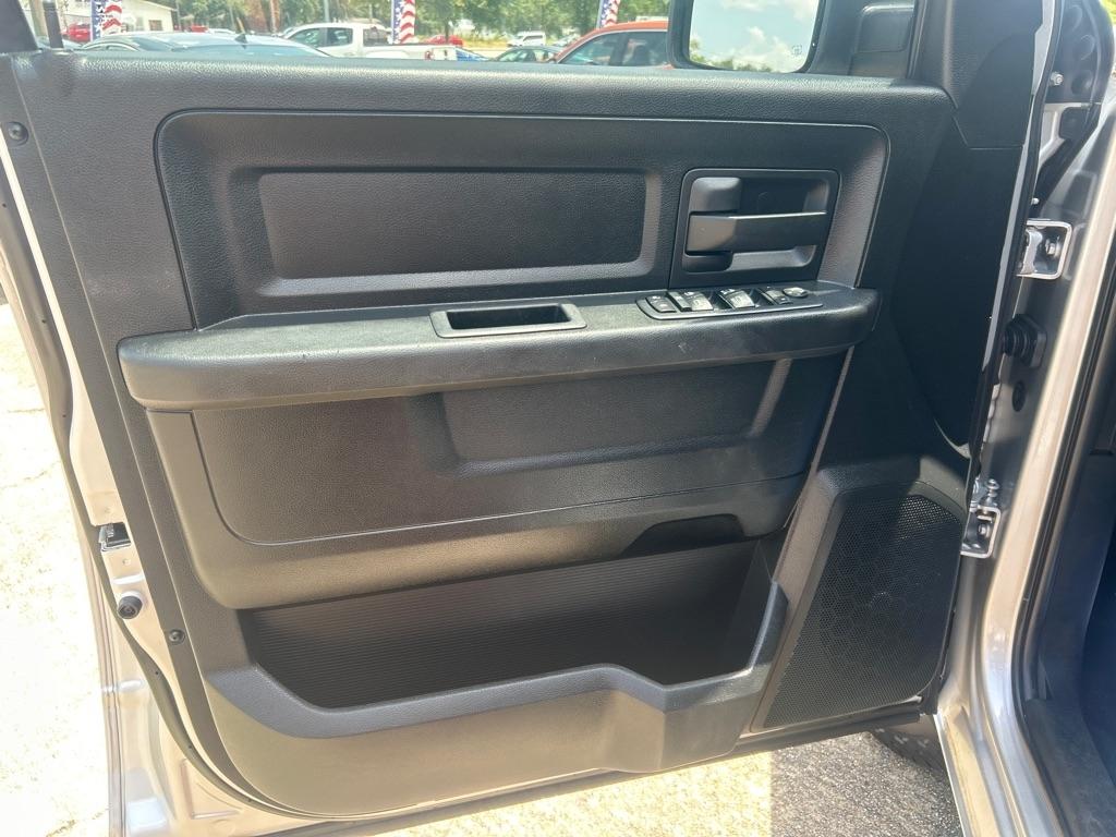 RAM 1500 Tradesman Crew Cab SWB 2WD 2018