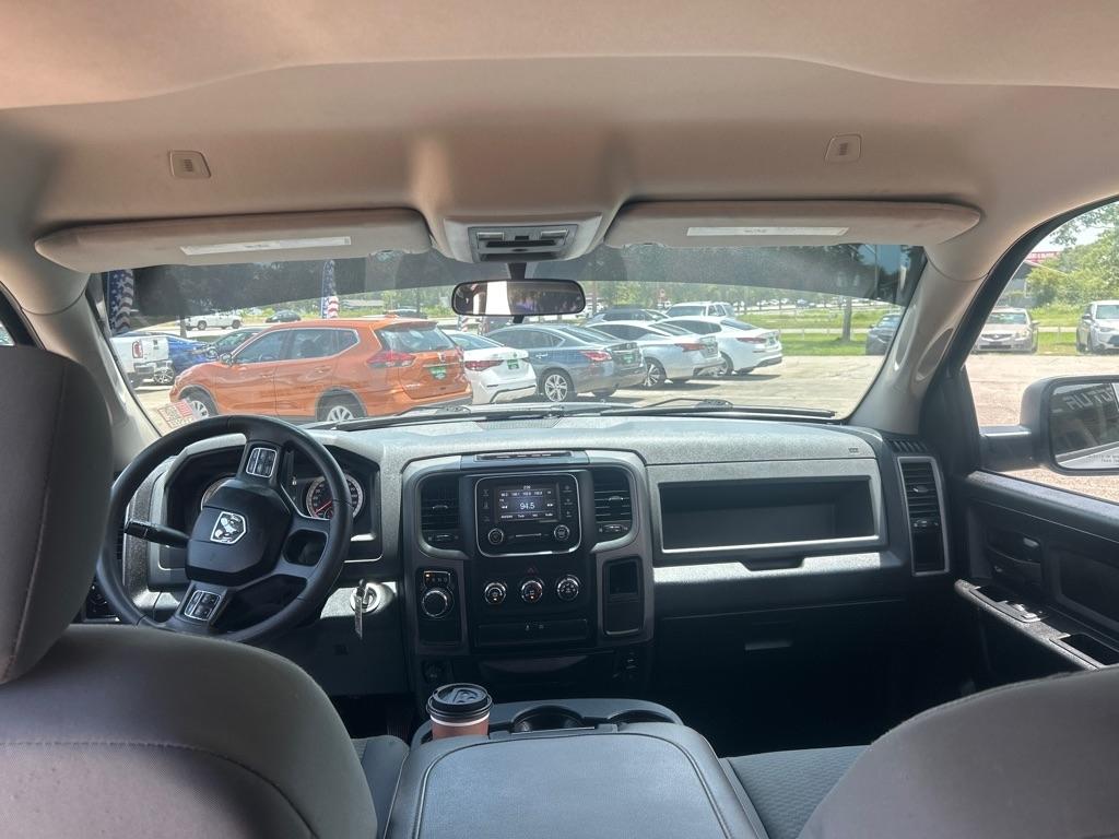RAM 1500 Tradesman Crew Cab SWB 2WD 2018