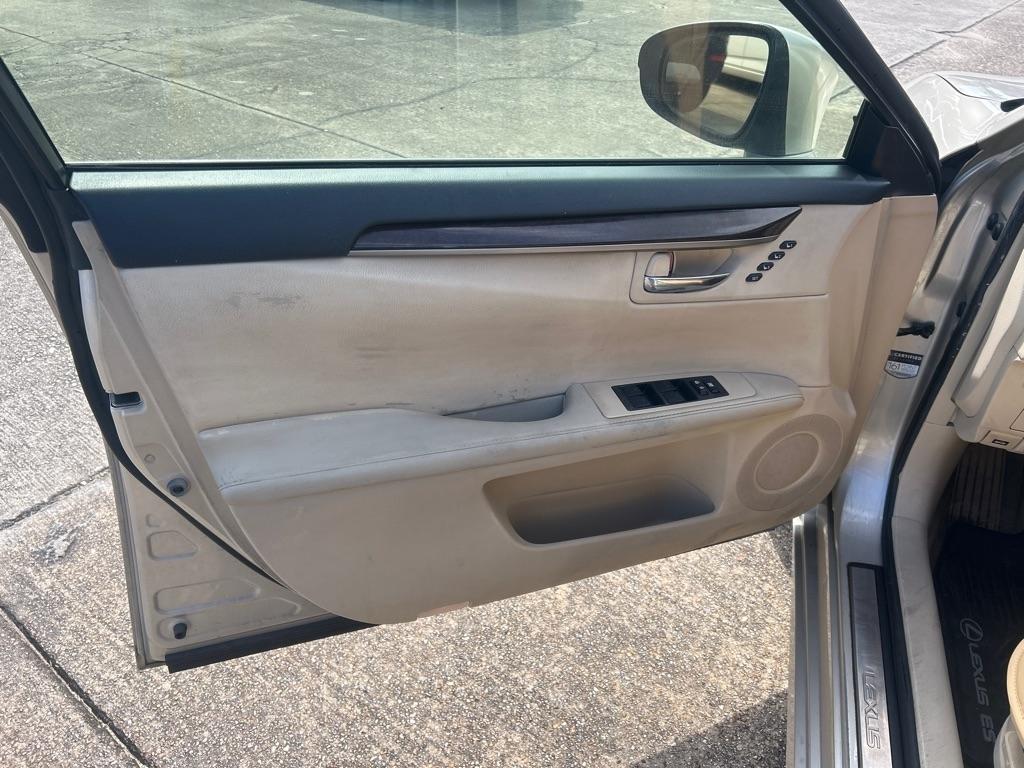 Lexus ES 350 4dr Sdn 2015