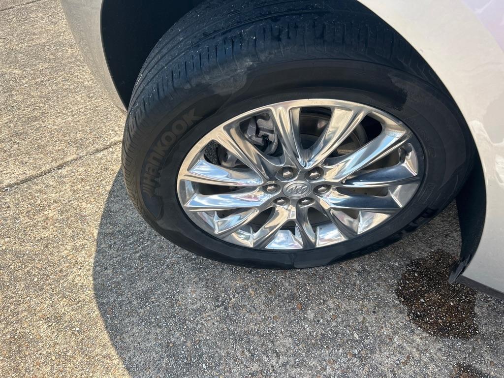 Buick Enclave FWD 4dr Essence 2021