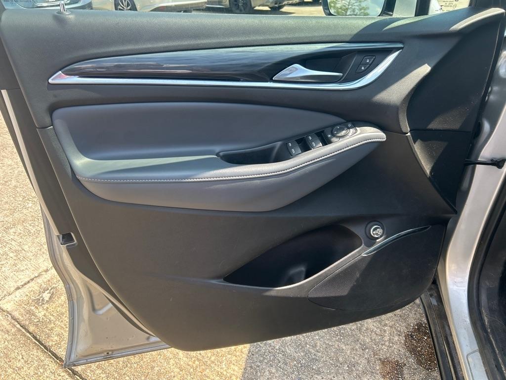 Buick Enclave FWD 4dr Essence 2021