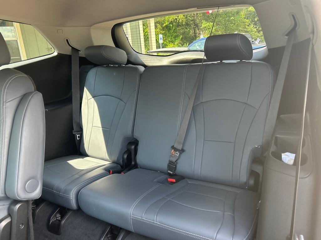 Buick Enclave FWD 4dr Essence 2021