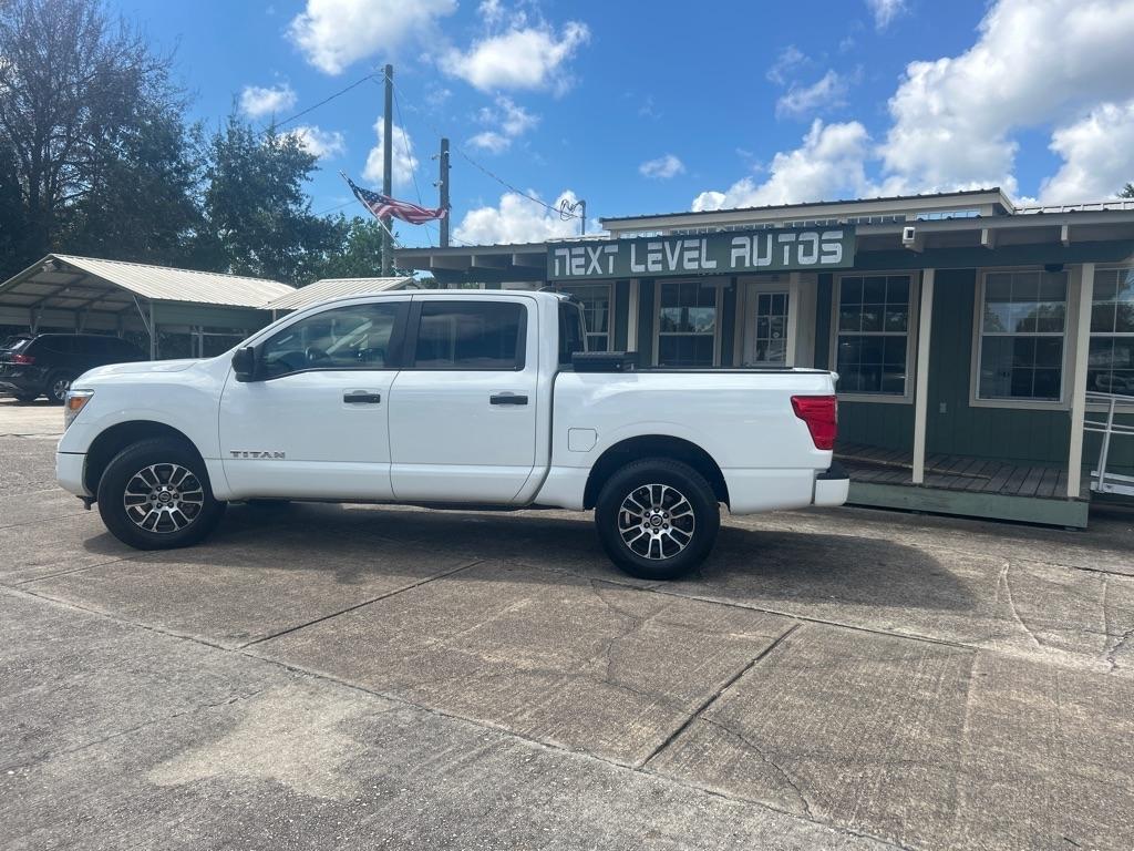 Nissan Titan 4x4 Crew Cab SV 2022