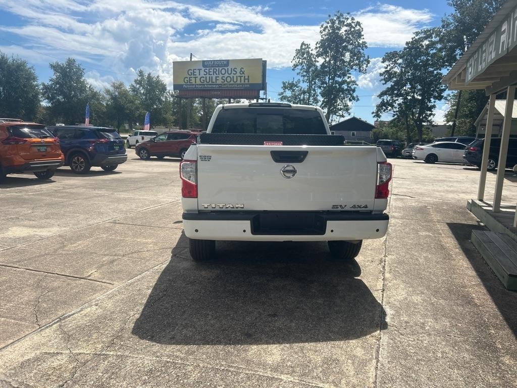 Nissan Titan 4x4 Crew Cab SV 2022