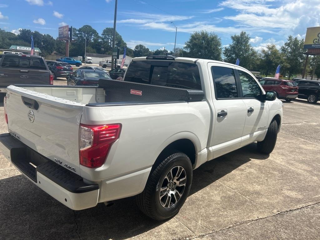 Nissan Titan 4x4 Crew Cab SV 2022