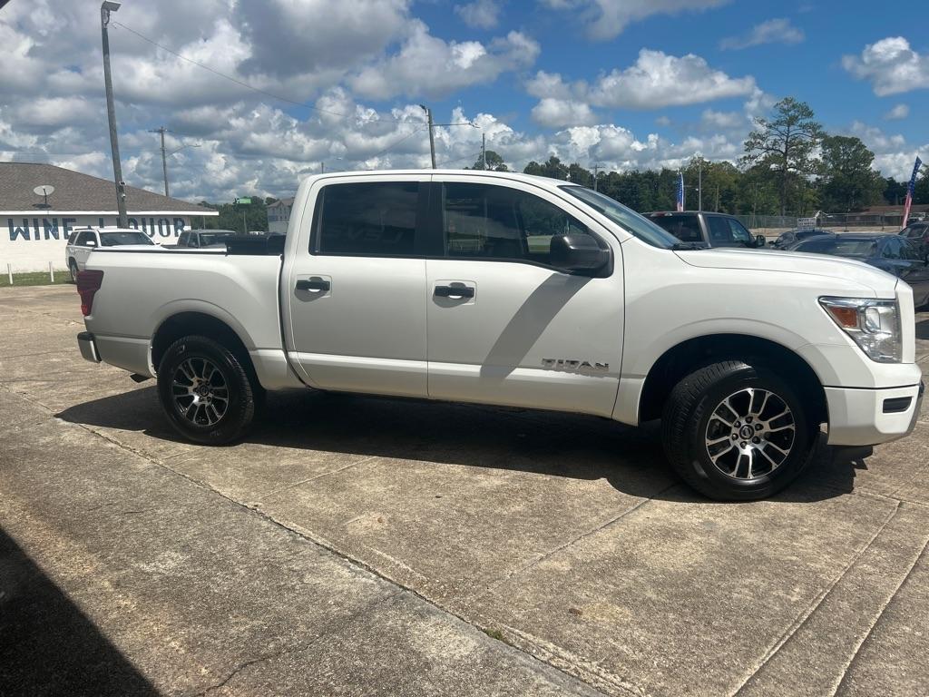 Nissan Titan 4x4 Crew Cab SV 2022