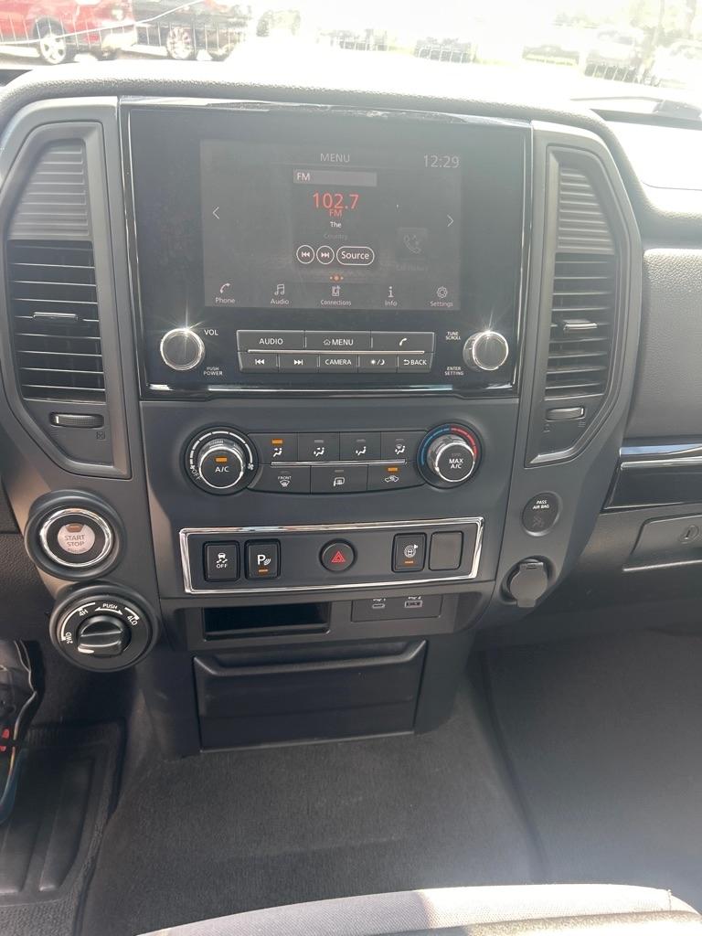 Nissan Titan 4x4 Crew Cab SV 2022
