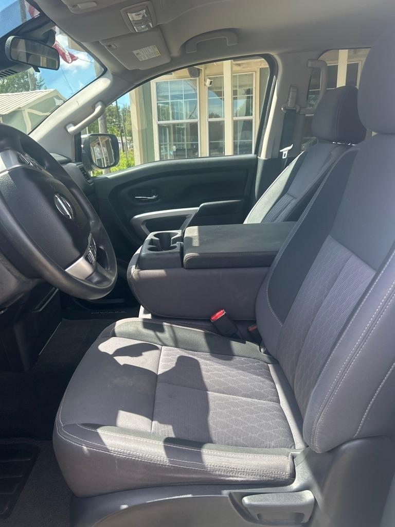 Nissan Titan 4x4 Crew Cab SV 2022