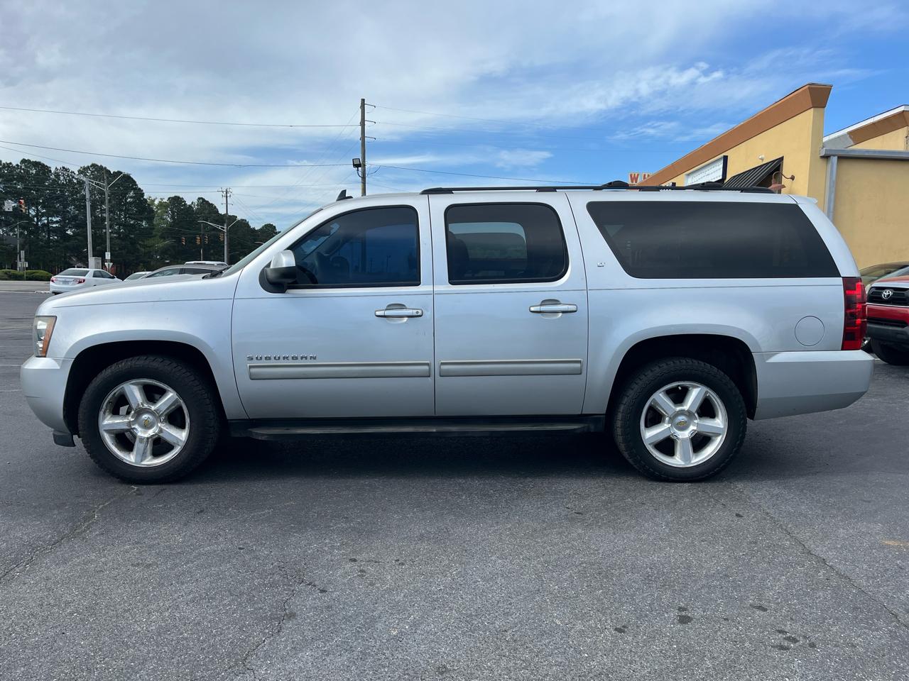 Chevrolet Suburban 2WD 4dr LT 2014