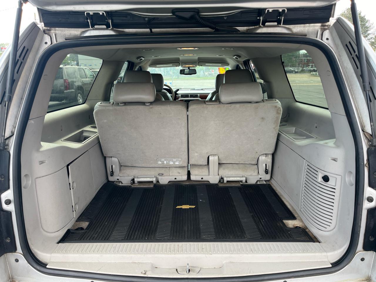 Chevrolet Suburban 2WD 4dr LT 2014