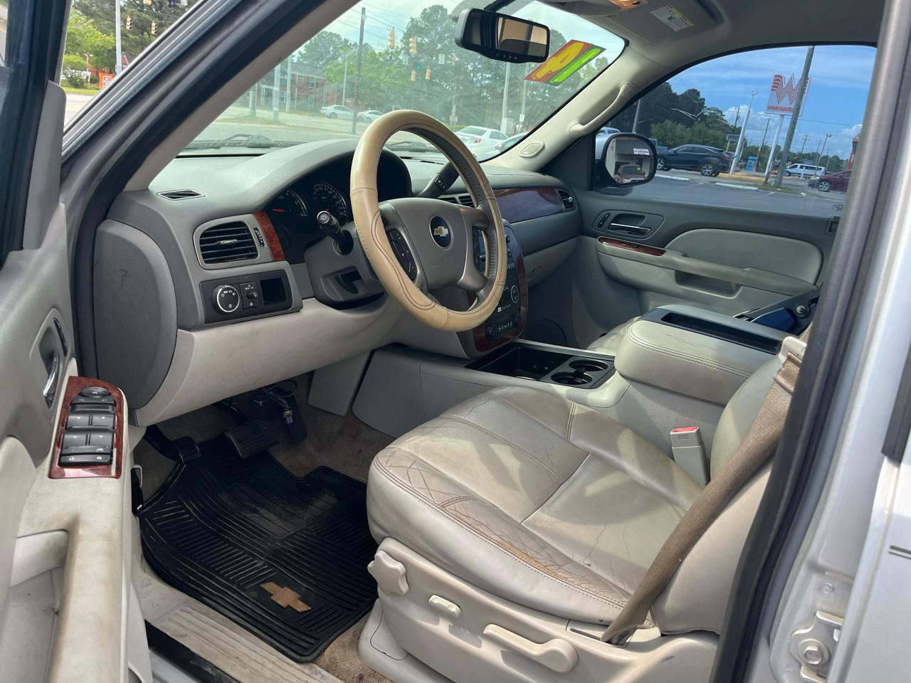 Chevrolet Suburban 2WD 4dr LT 2014