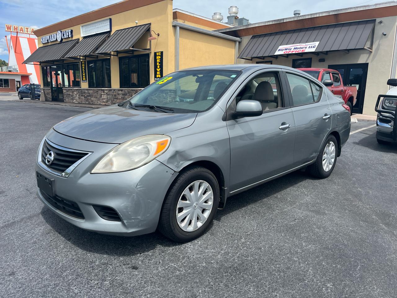 Nissan Versa 4dr Sdn CVT 1.6 SV 2013