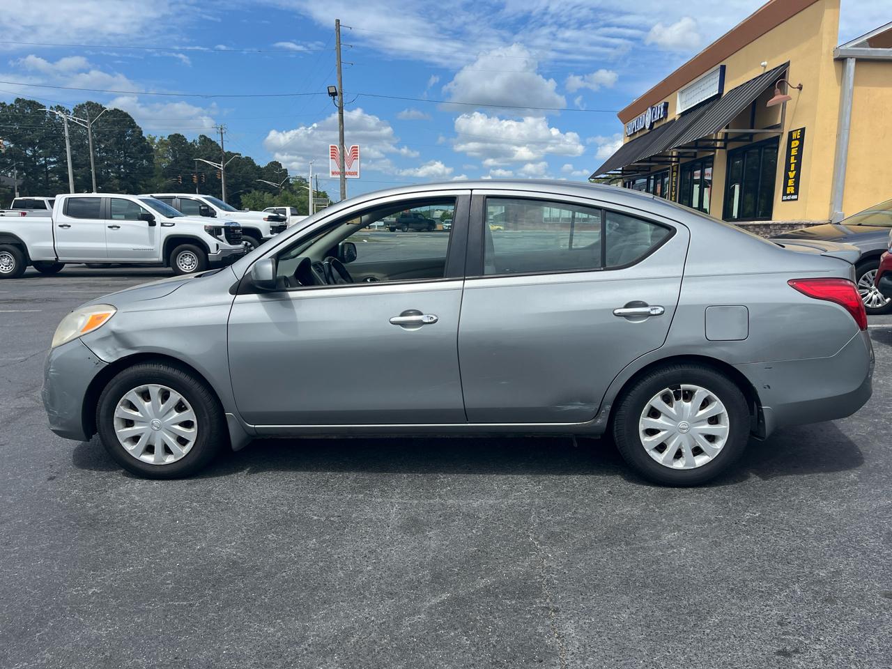 Nissan Versa 4dr Sdn CVT 1.6 SV 2013