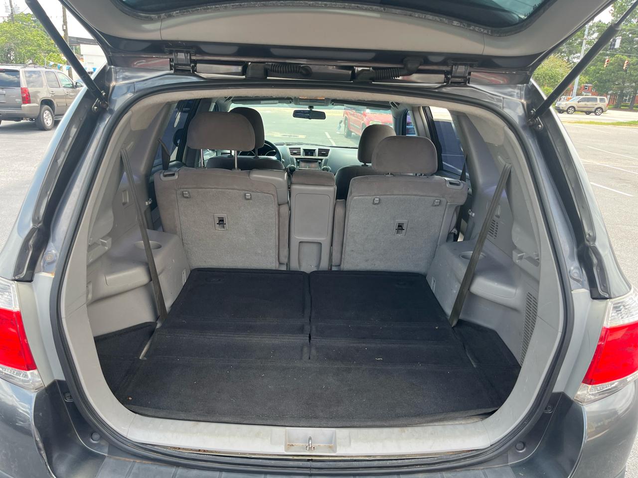 Toyota Highlander FWD 4dr I4 (Natl) 2013