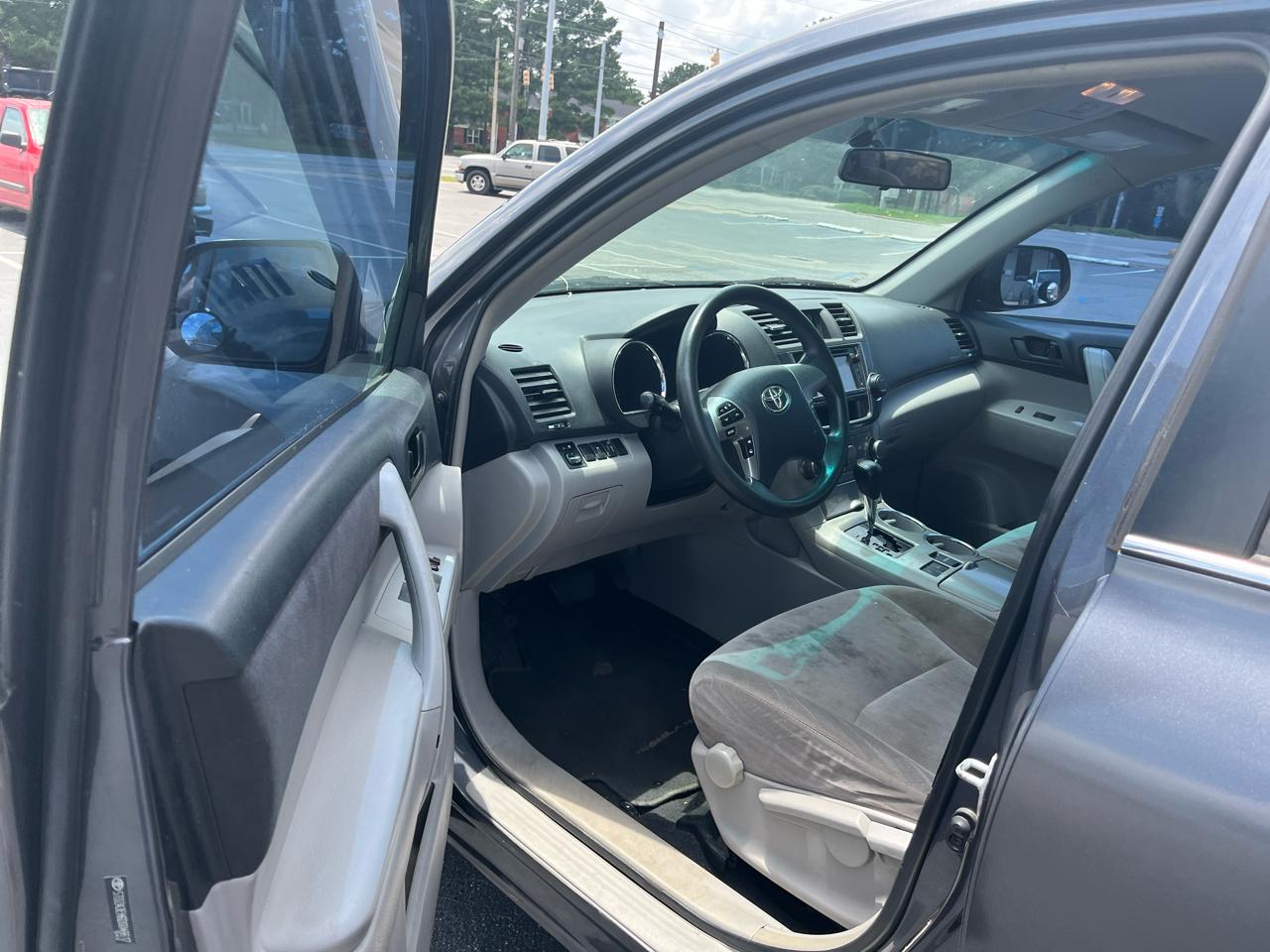 Toyota Highlander FWD 4dr I4 (Natl) 2013