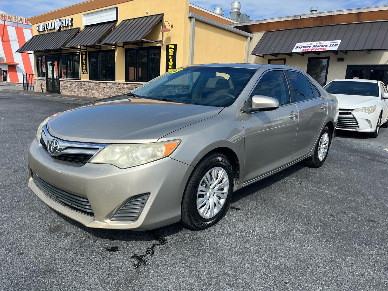 Toyota Camry 4dr Sdn I4 Auto XLE (Natl) 2013