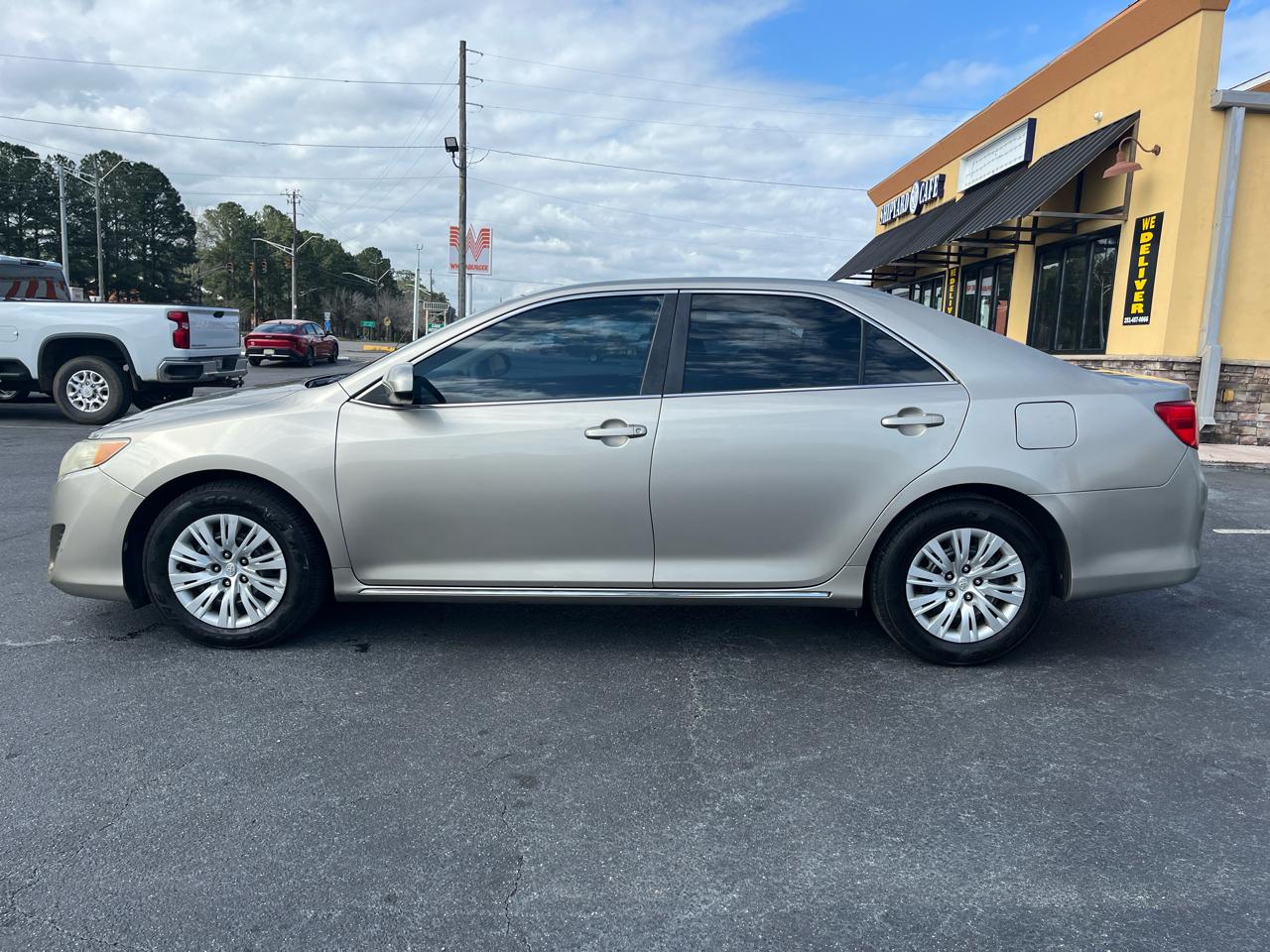 Toyota Camry 4dr Sdn I4 Auto XLE (Natl) 2013